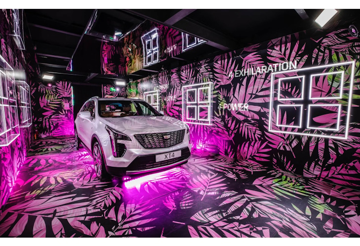 Cadillac Hotel pop-up design for Sole DXB by Studio Königshausen. A brand experience housed various activation rooms where guests can experience themes relating to safety, technology, and design. To create an awe-inspiring sensation, our arriving guests were welcomed into the Cadillac Hotel with a bright, fun, and photogenic installation of infinity mirrors. This installation functioned as the transition space into the fantastic world of Cadillac.